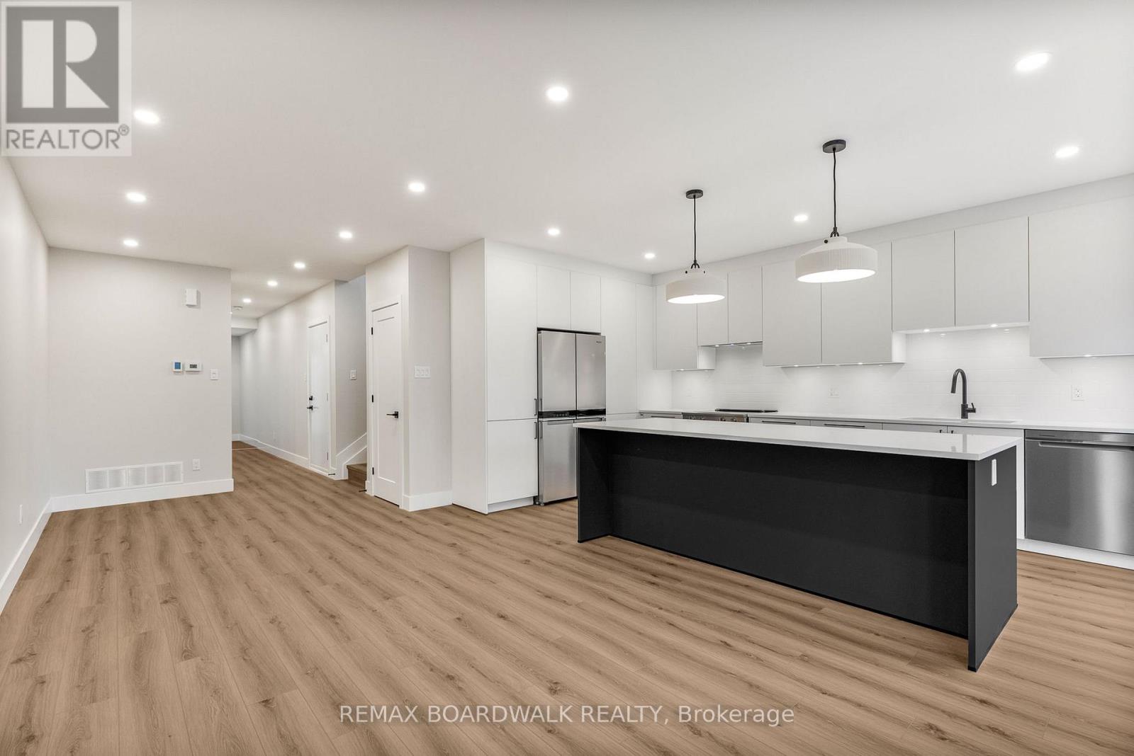 A - 1348 Avenue Q Avenue, Ottawa, Ontario  K1G 0B6 - Photo 11 - X12580066