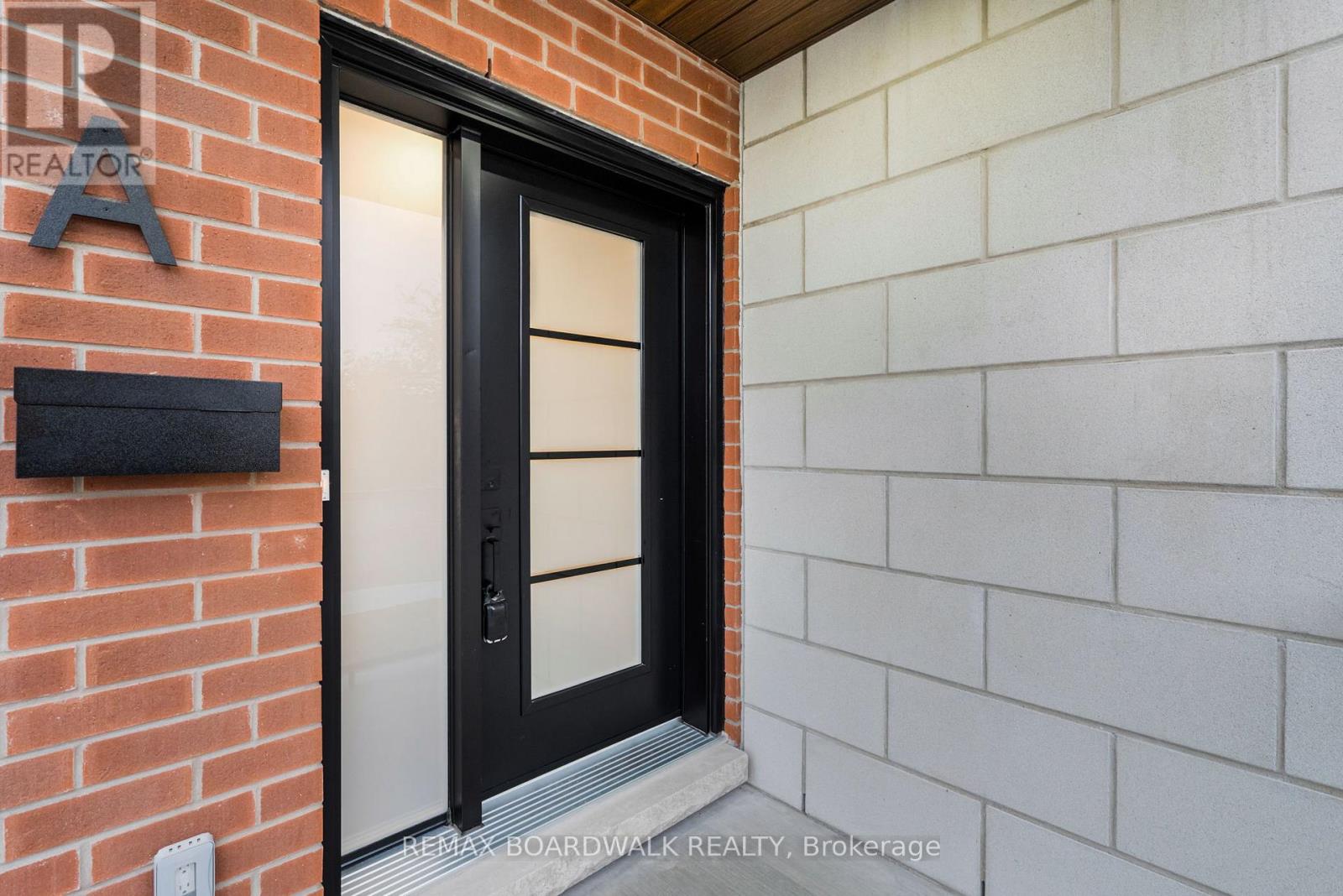 A - 1348 Avenue Q Avenue, Ottawa, Ontario  K1G 0B6 - Photo 4 - X12580066