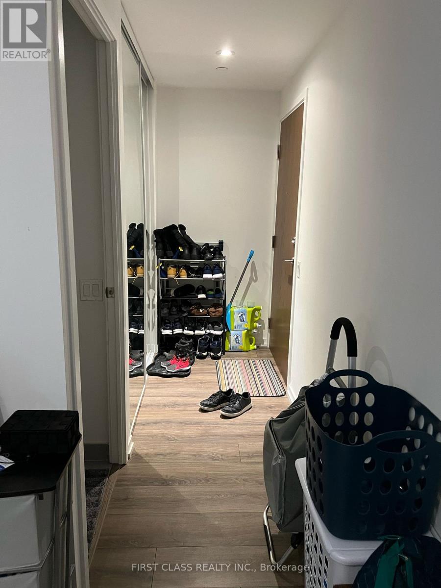 1501 - 1000 Portage Parkway, Vaughan, Ontario  L4K 0L1 - Photo 2 - N12688186