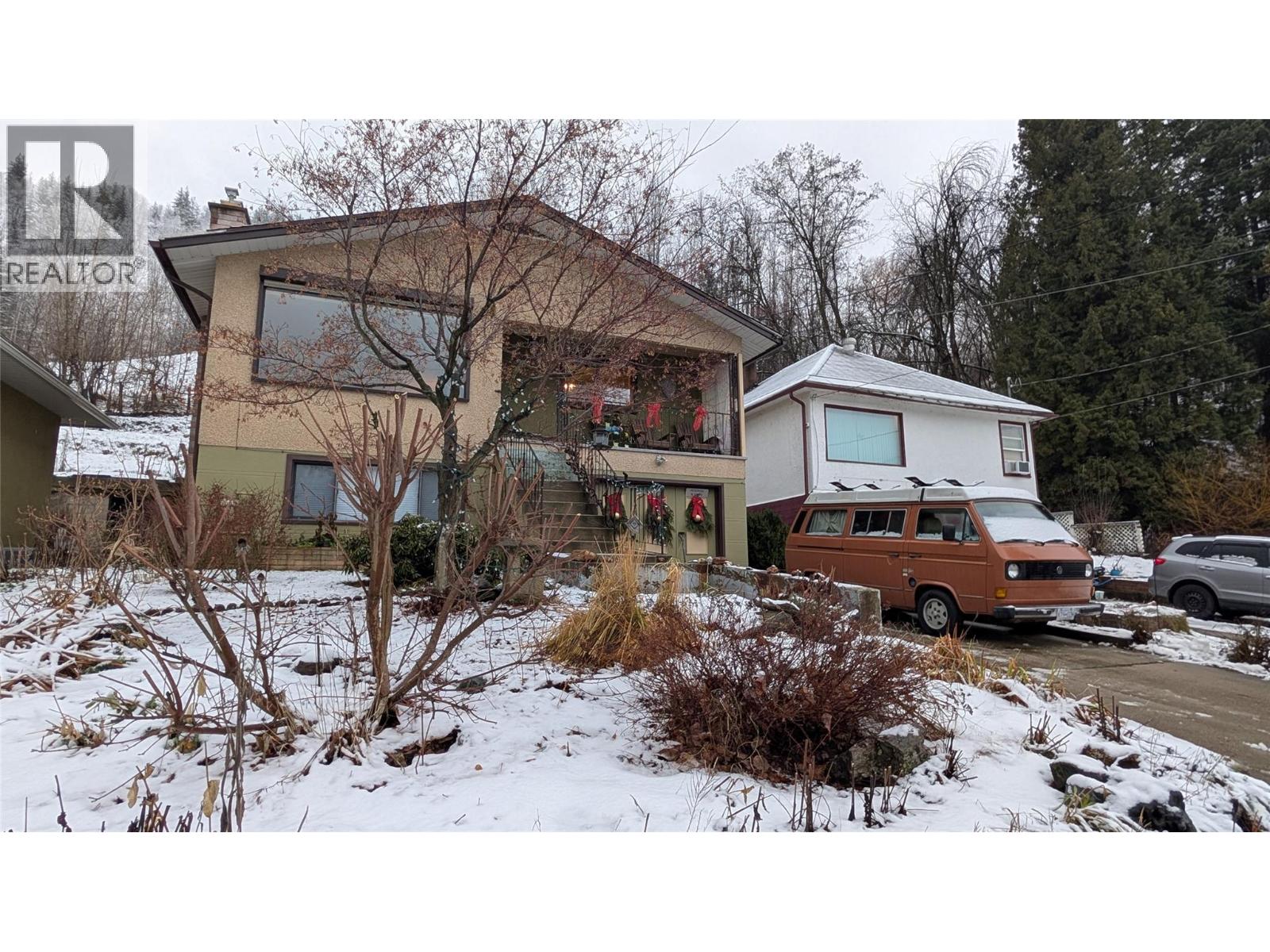 146 Colley Street, Warfield, British Columbia  V1R 2M2 - Photo 3 - 10372236