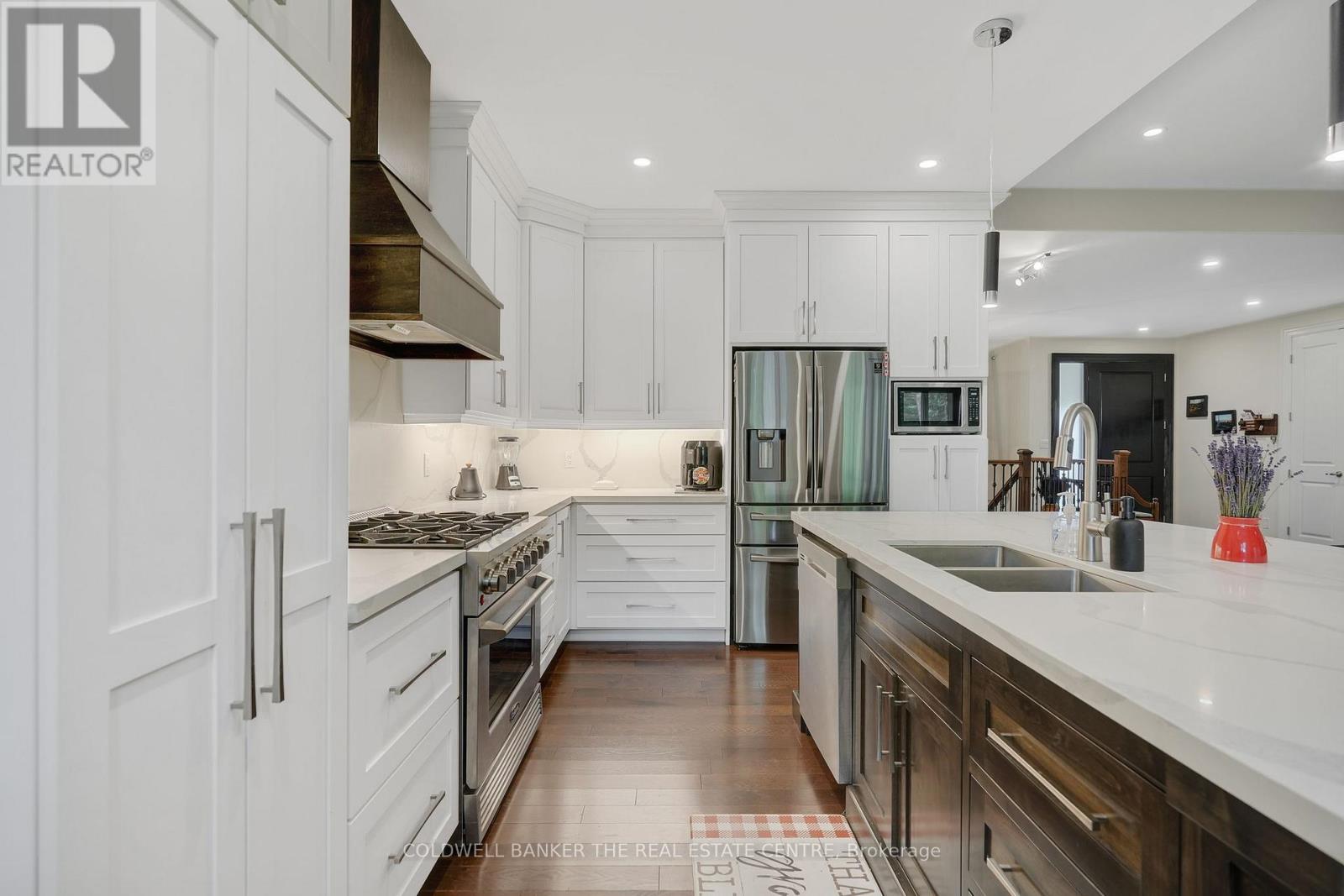 34 Oakwood Avenue, Tiny, Ontario  L9M 0J2 - Photo 12 - S12688226