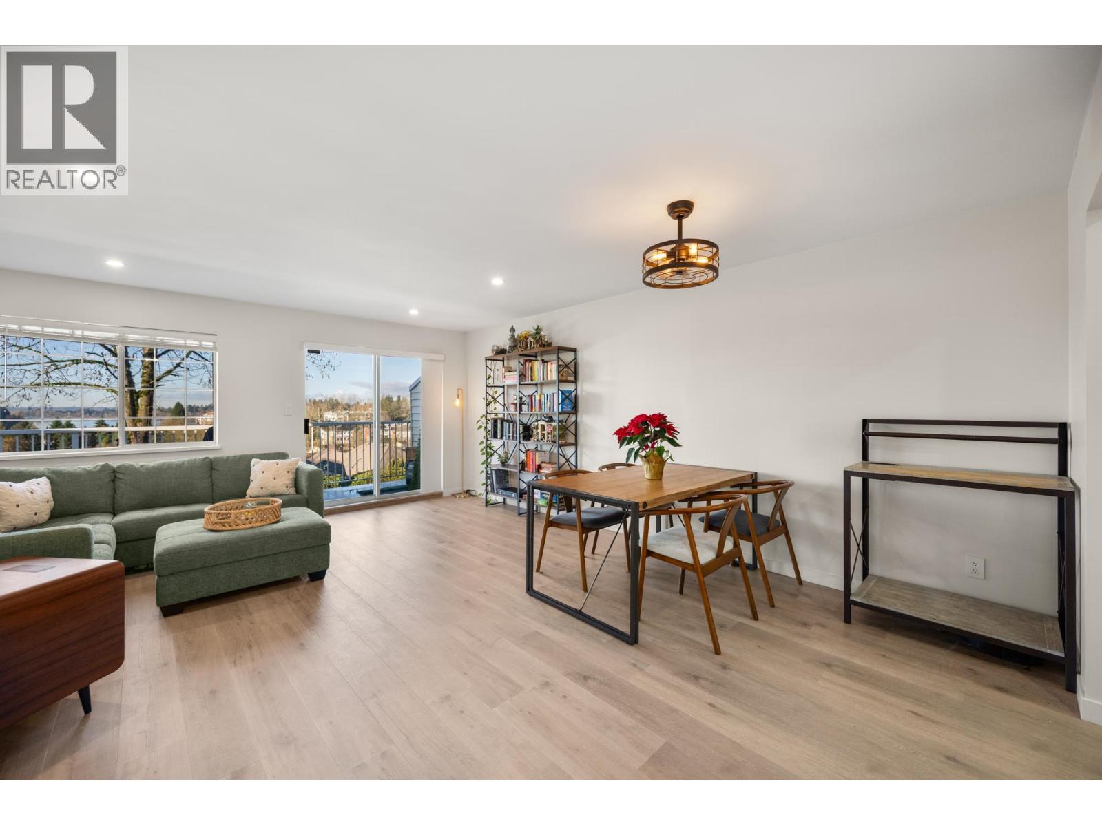 2 11464 Fisher Street, Maple Ridge, British Columbia  V2X 0H7 - Photo 3 - R3077045