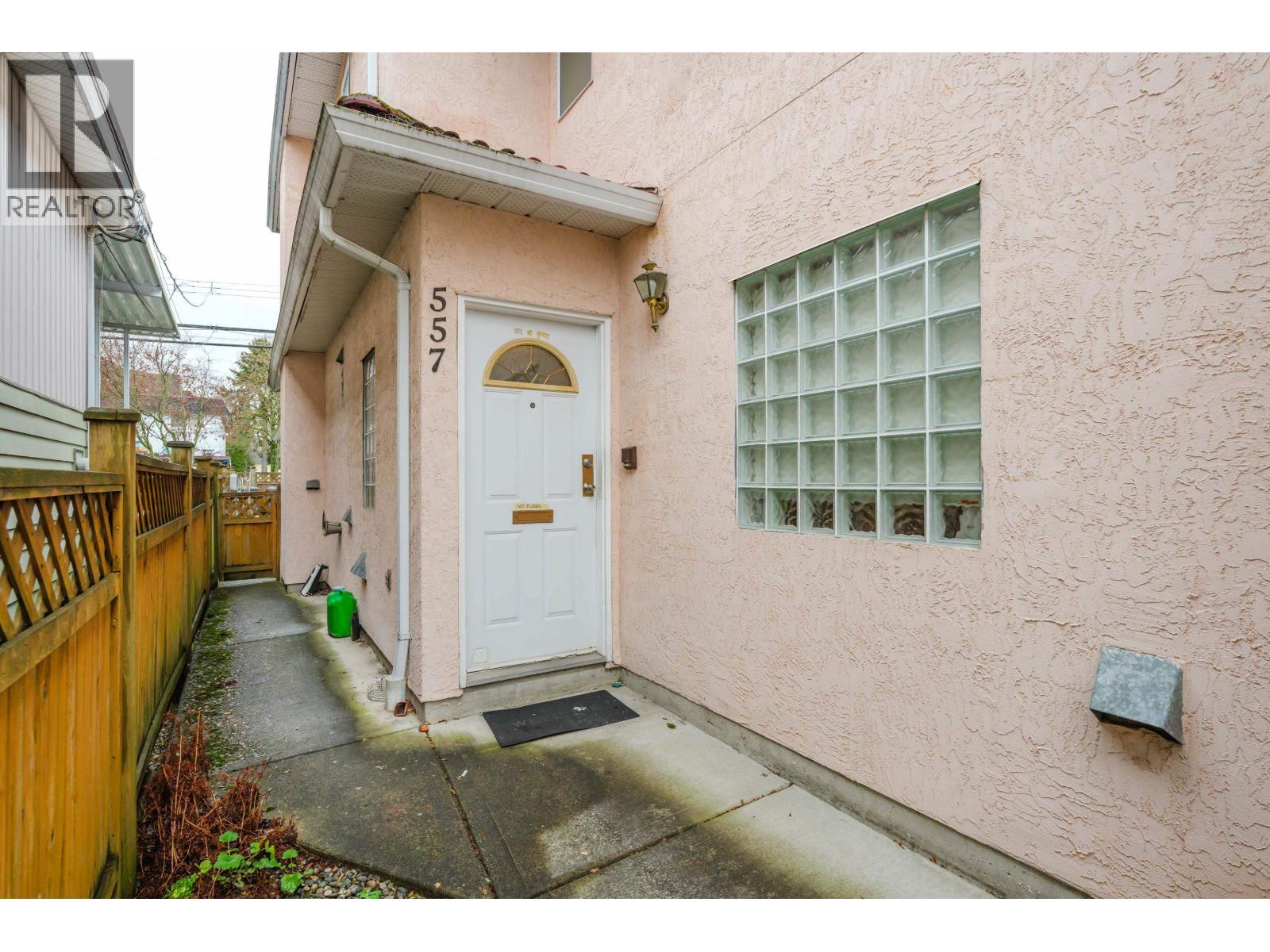 557 E 44th Avenue, Vancouver, British Columbia  V5W 1W4 - Photo 3 - R3076598