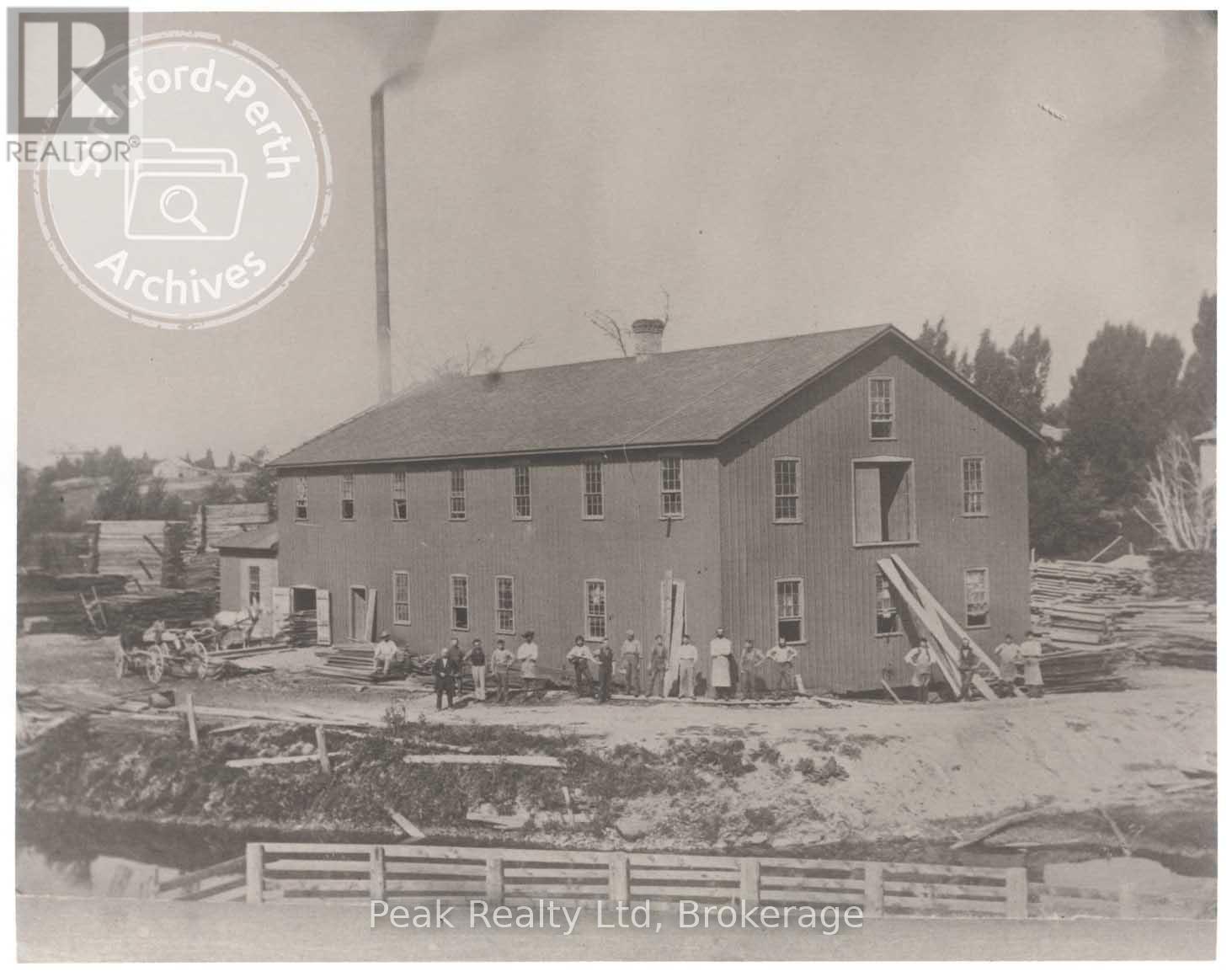 41 Douglas Street, Stratford, Ontario  N5A 5P3 - Photo 25 - X12436328