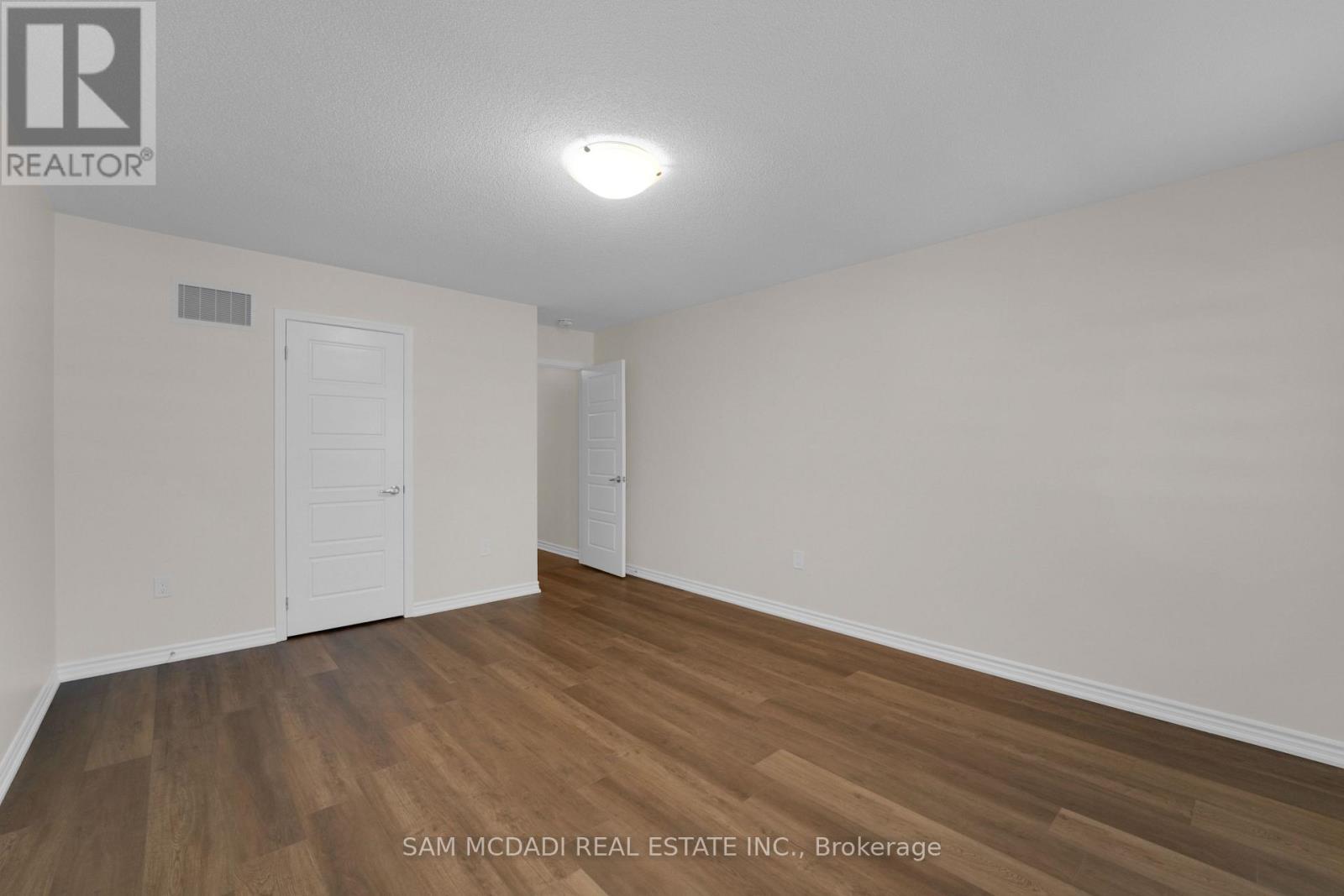 1395 Chretien Street, Milton, Ontario  L9E 1G7 - Photo 24 - W12688172