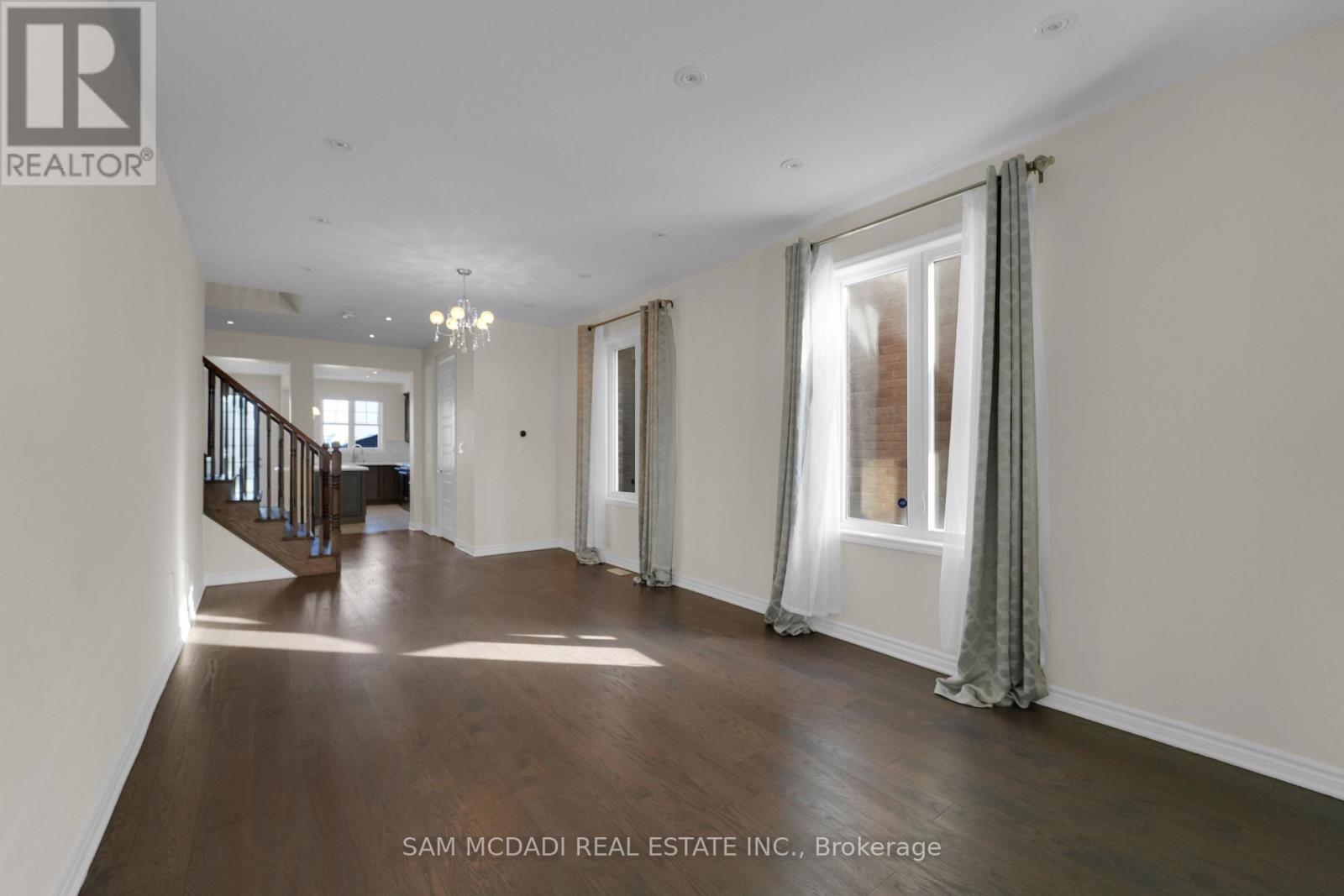 1395 Chretien Street, Milton, Ontario  L9E 1G7 - Photo 6 - W12688172