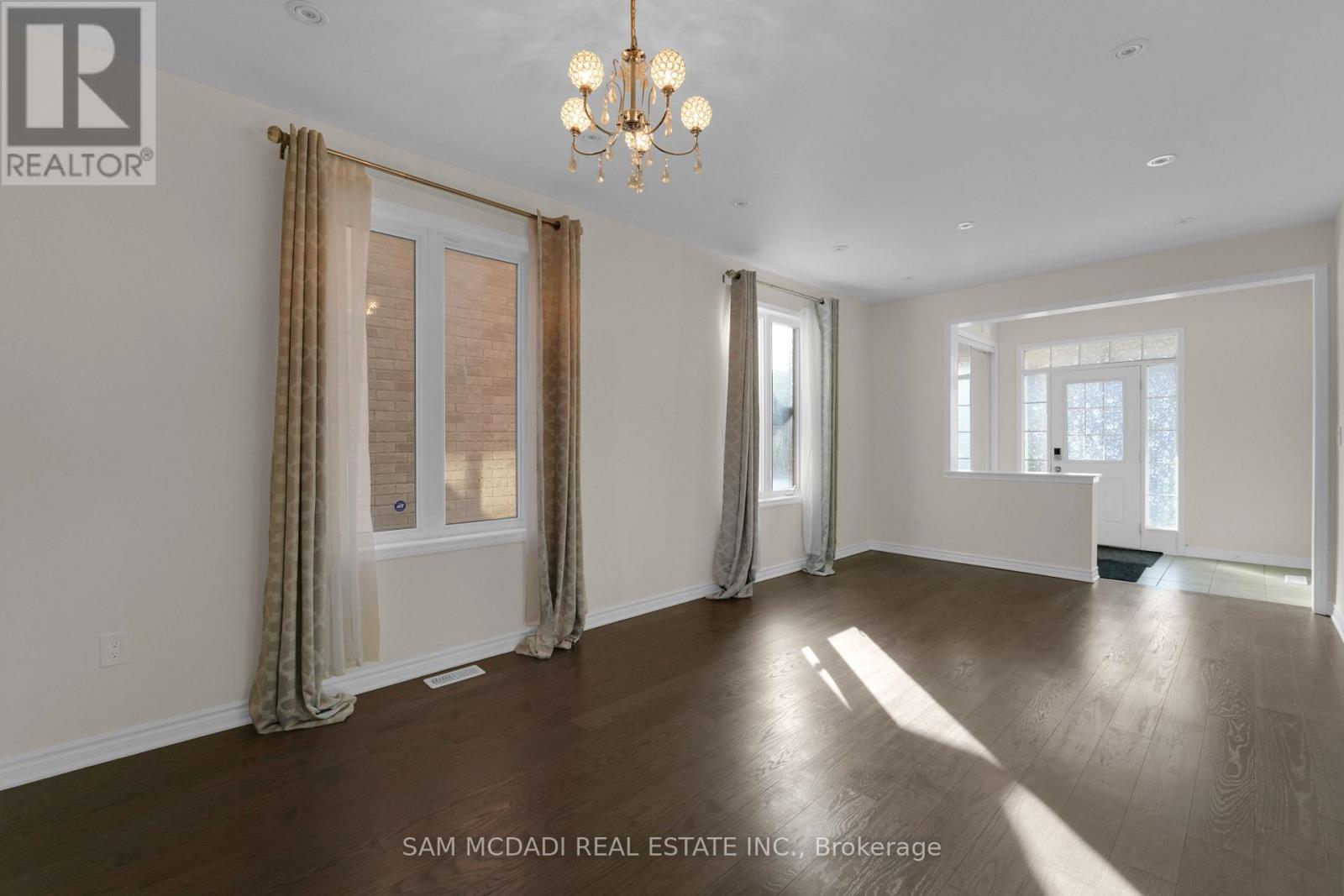 1395 Chretien Street, Milton, Ontario  L9E 1G7 - Photo 7 - W12688172