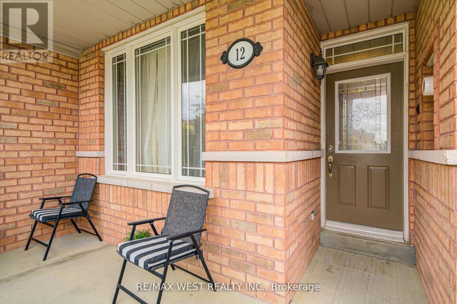 12 Eaglefield Gate, Brampton, Ontario  L7A 3S2 - Photo 2 - W12688178