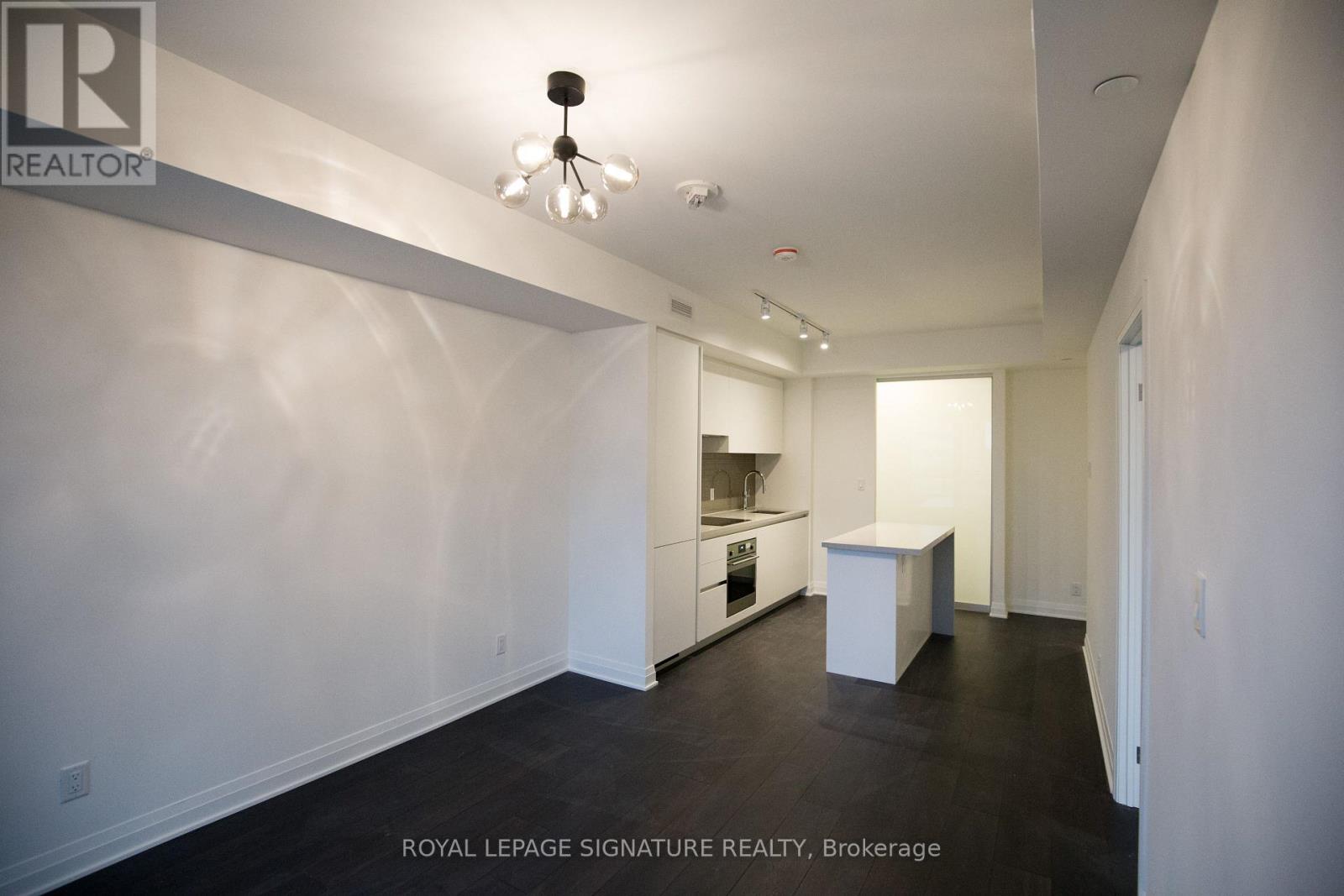 1105 - 4015 The Exchange Street, Mississauga, Ontario  L5B 0N9 - Photo 10 - W12688182