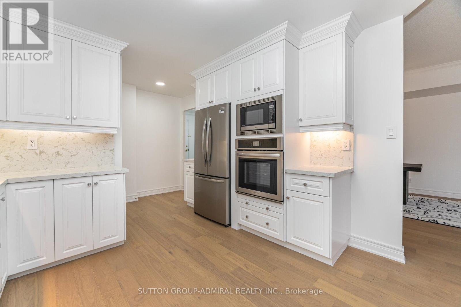 304 - 30 Anglesey Boulevard, Toronto, Ontario  M9A 3B5 - Photo 8 - W12688234