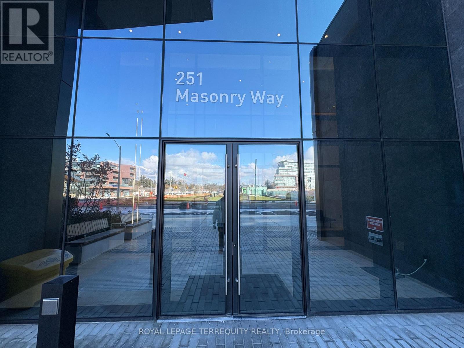 313 - 251 Masonry Way, Mississauga, Ontario  L5H 0B3 - Photo 3 - W12688240