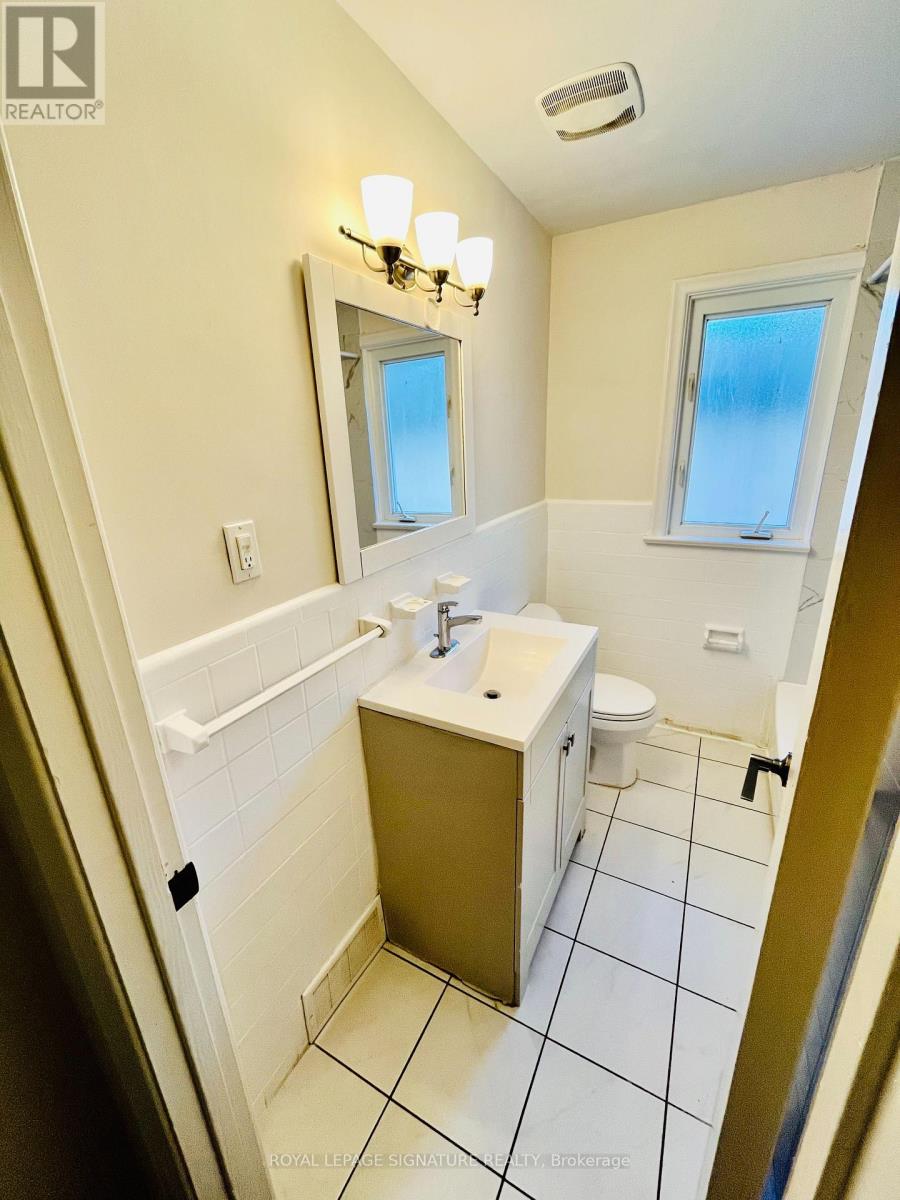 Main - 54 Riverdale Drive, Toronto, Ontario  M9V 2T3 - Photo 15 - W12688270