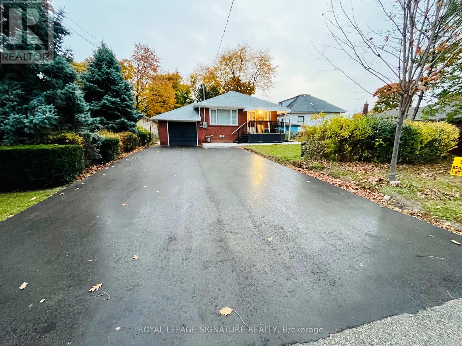 Main - 54 Riverdale Drive, Toronto, Ontario  M9V 2T3 - Photo 2 - W12688270