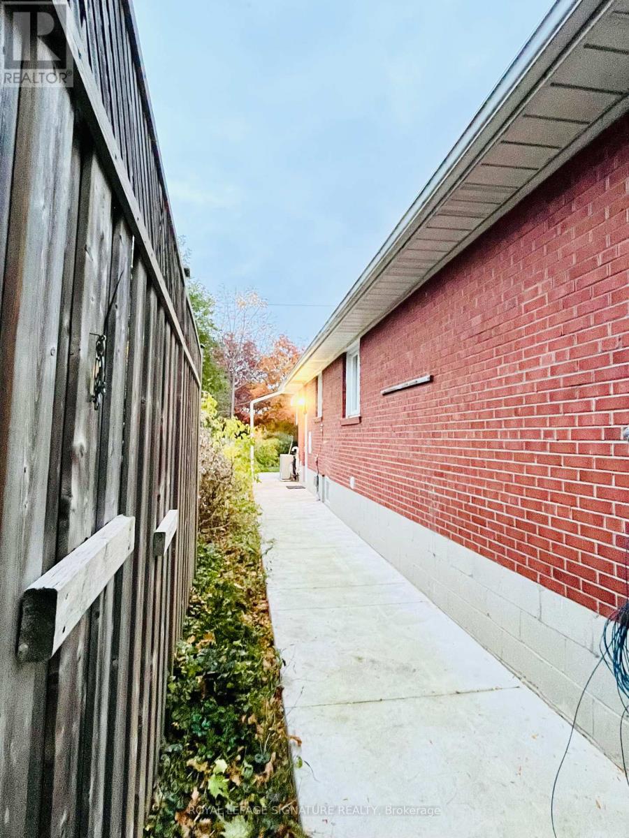 Main - 54 Riverdale Drive, Toronto, Ontario  M9V 2T3 - Photo 27 - W12688270