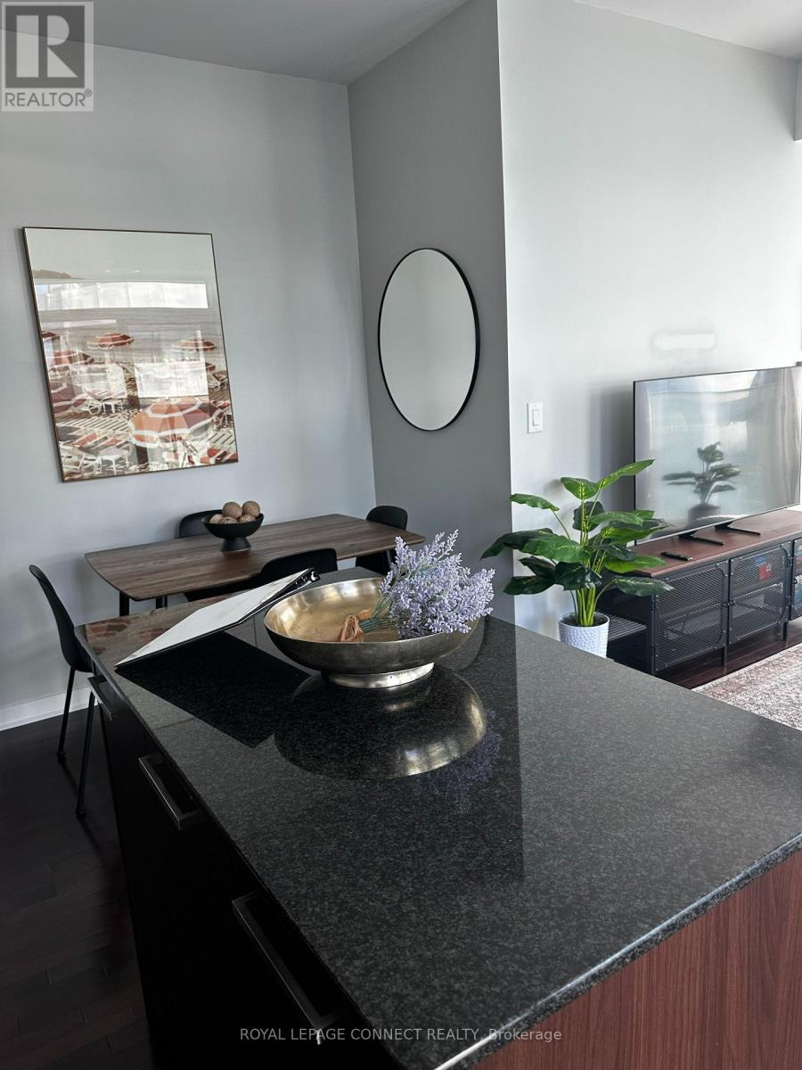 2010 - 12 York Street, Toronto, Ontario  M5J 0A9 - Photo 2 - C12688008