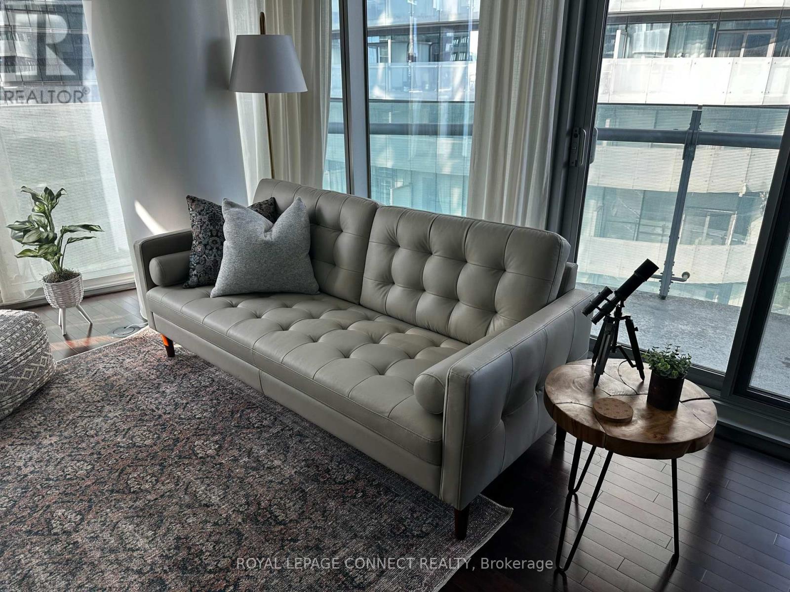 2010 - 12 York Street, Toronto, Ontario  M5J 0A9 - Photo 1 - C12688008