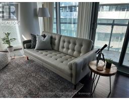 2010 - 12 YORK STREET, Toronto, Ontario