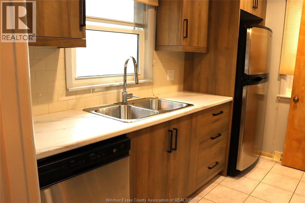 3820 Karen Street, Windsor, Ontario  N9G 1R2 - Photo 2 - 26000820