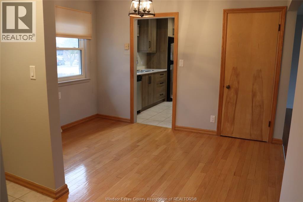 3820 Karen Street, Windsor, Ontario  N9G 1R2 - Photo 6 - 26000820