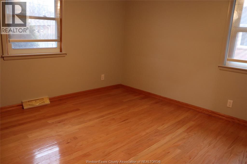3820 Karen Street, Windsor, Ontario  N9G 1R2 - Photo 9 - 26000820