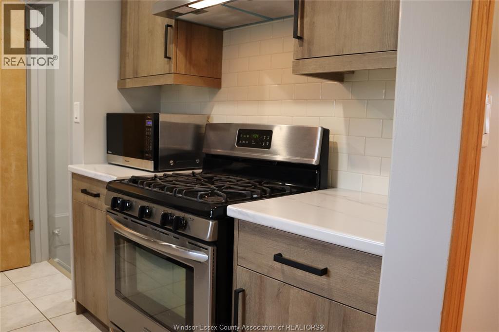 3820 Karen Street, Windsor, Ontario  N9G 1R2 - Photo 4 - 26000820