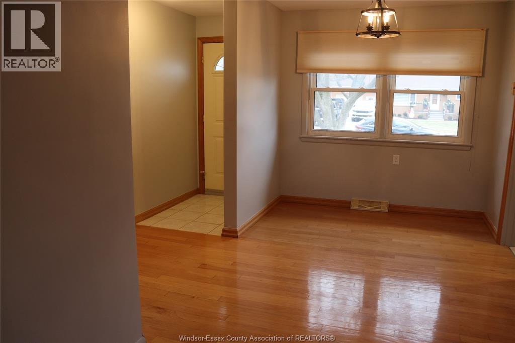 3820 Karen Street, Windsor, Ontario  N9G 1R2 - Photo 5 - 26000820