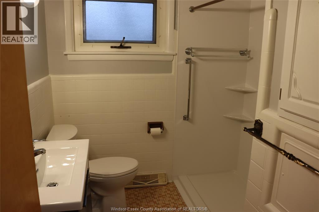 3820 Karen Street, Windsor, Ontario  N9G 1R2 - Photo 10 - 26000820