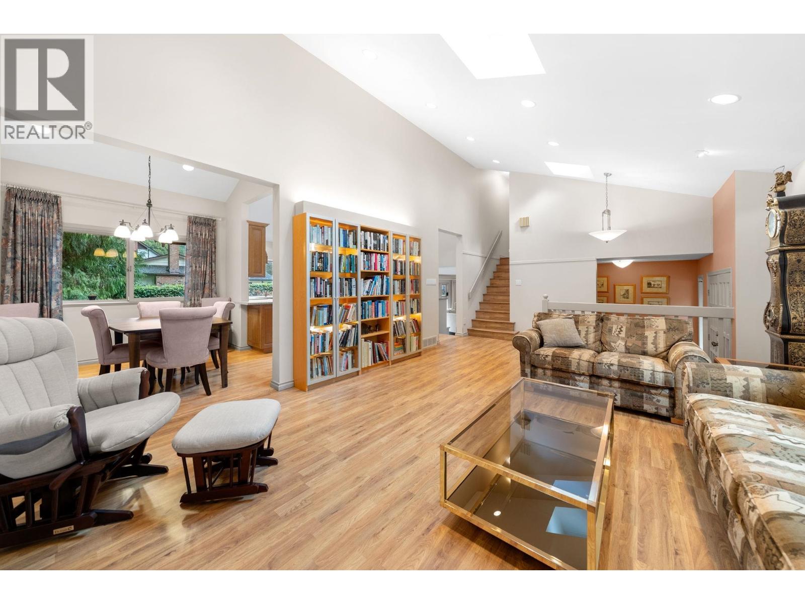 1200 Hilary Place, North Vancouver, British Columbia  V7J 3N6 - Photo 2 - R3078270