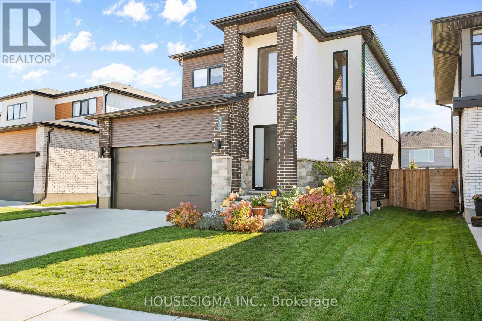 229 Crestview Drive, Middlesex Centre, Ontario  N0L 1R0 - Photo 2 - X12688426