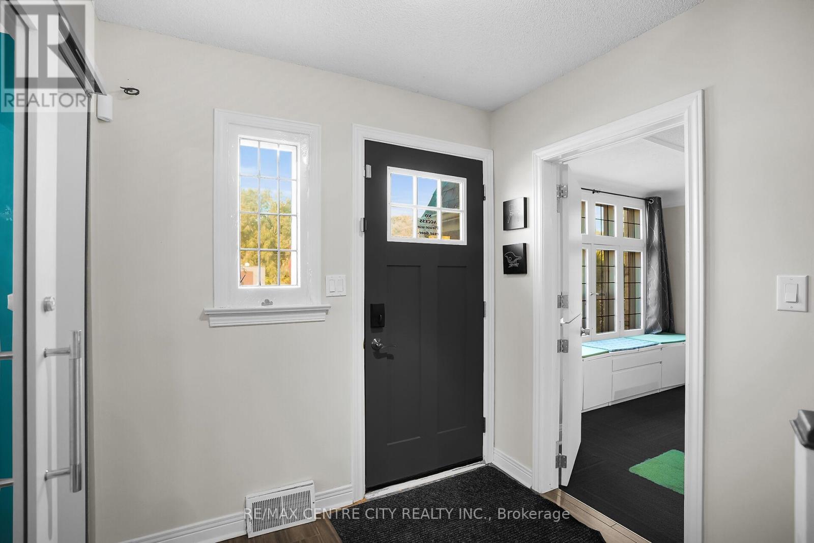 302 Wellington Road, London South, Ontario  N6C 4N9 - Photo 5 - X12688486