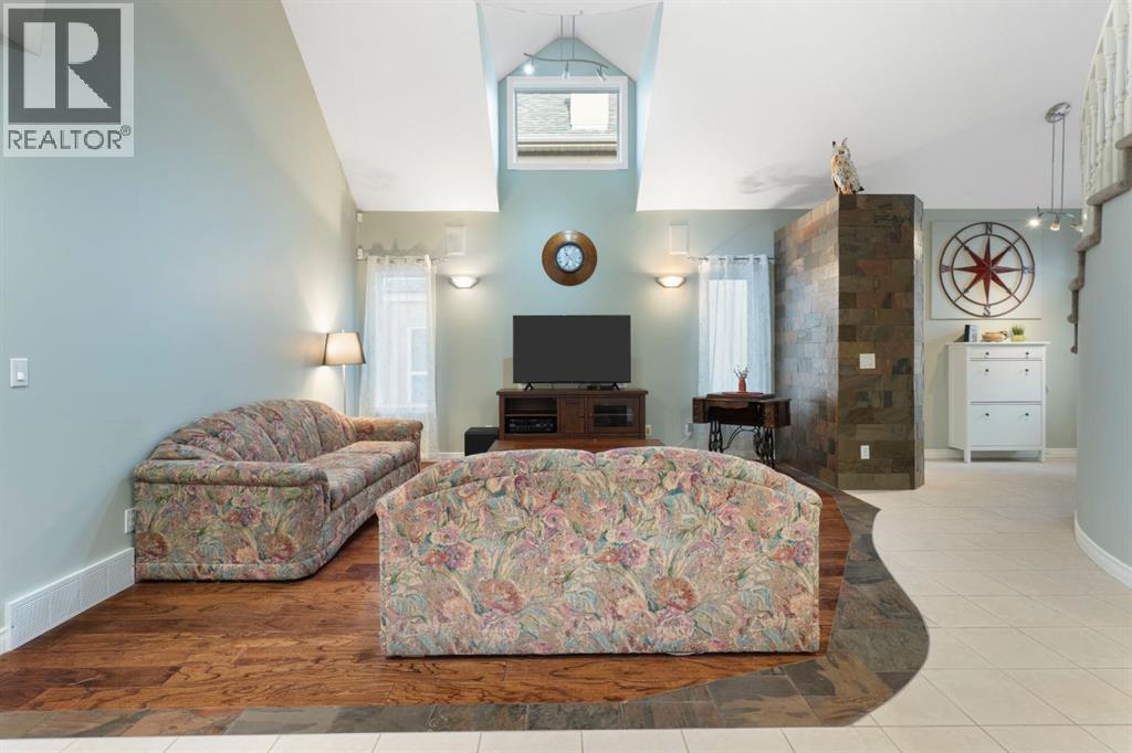 124 Cresthaven Place Sw, Calgary, Alberta  T3B 5W4 - Photo 6 - A2277025