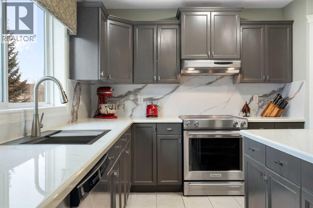 124 Cresthaven Place Sw, Calgary, Alberta  T3B 5W4 - Photo 9 - A2277025