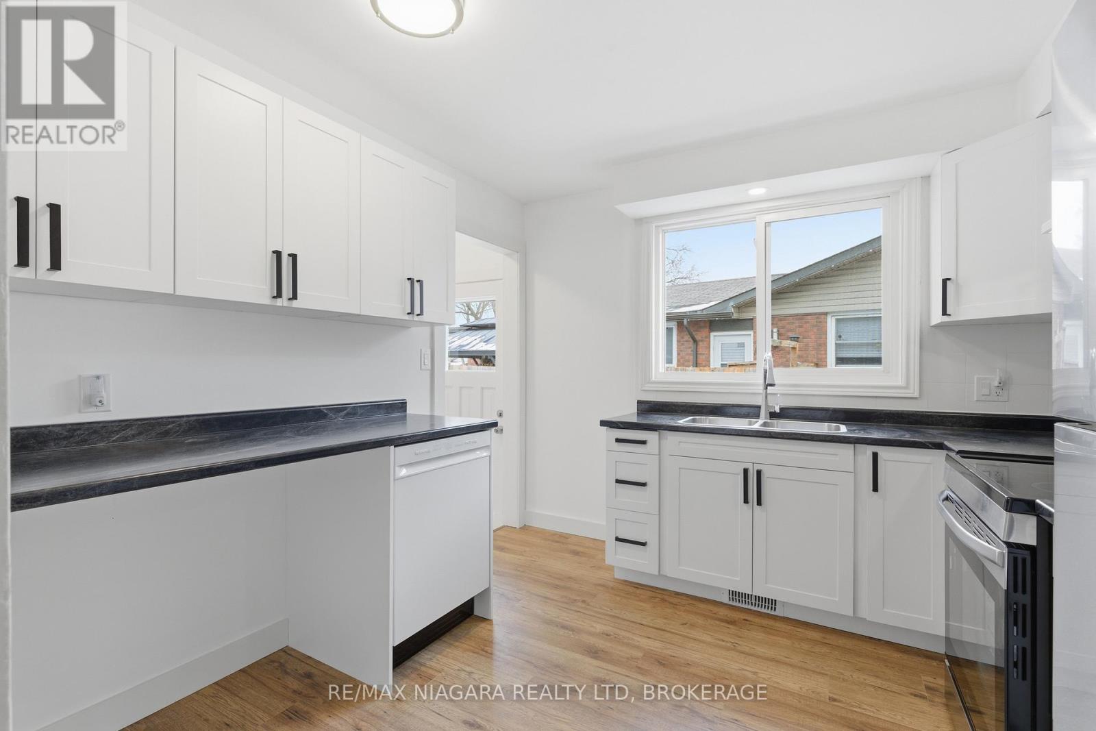 35 Lafayette Drive, St. Catharines, Ontario  L2N 6C1 - Photo 11 - X12688370