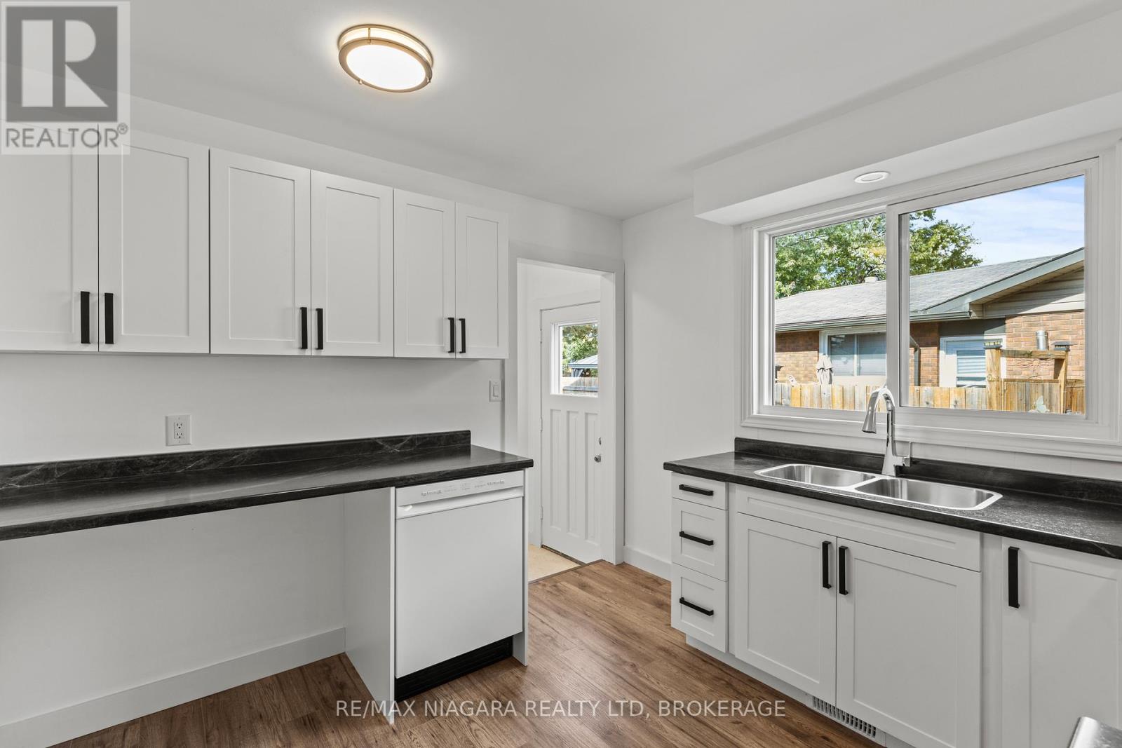 35 Lafayette Drive, St. Catharines, Ontario  L2N 6C1 - Photo 12 - X12688370