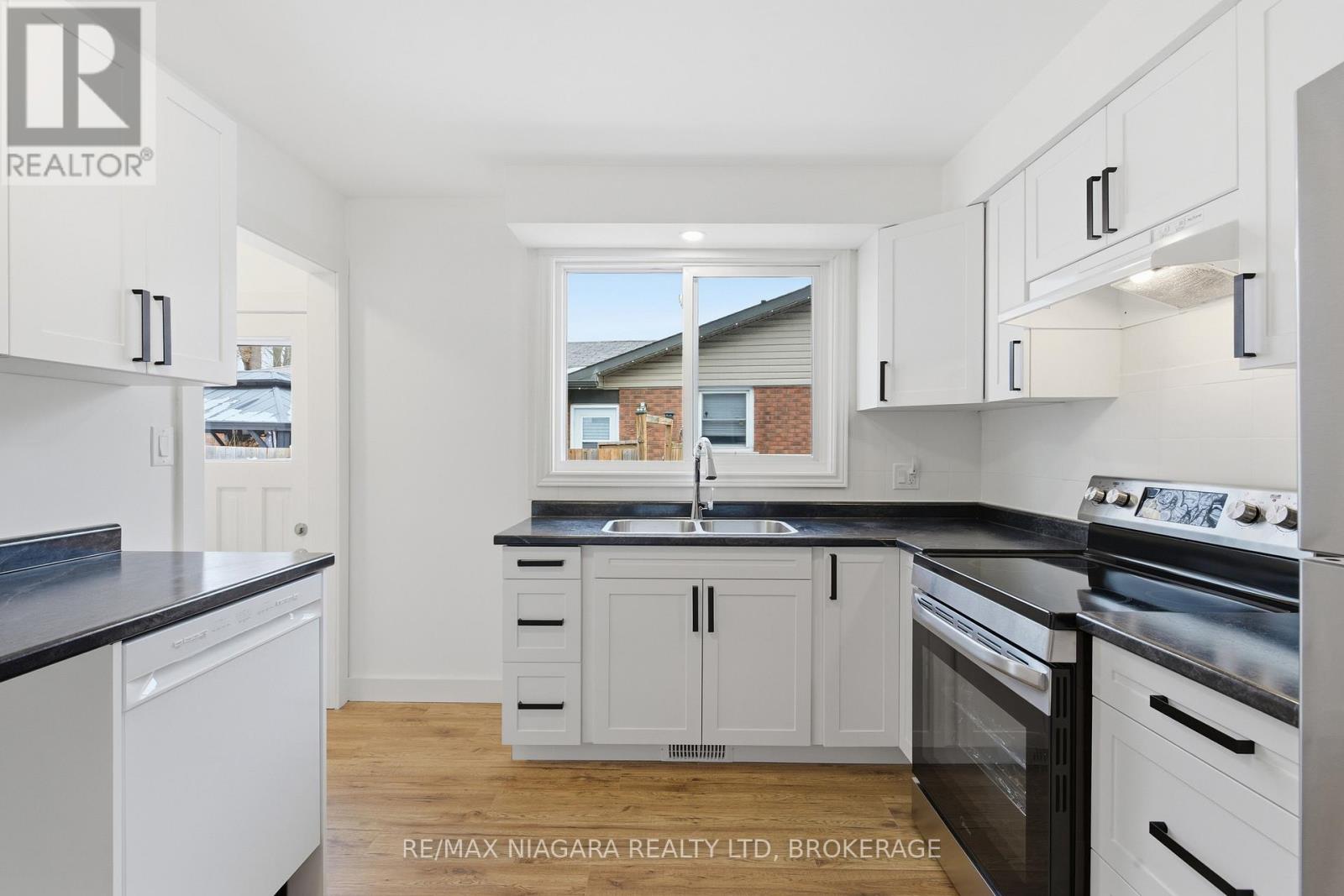 35 Lafayette Drive, St. Catharines, Ontario  L2N 6C1 - Photo 9 - X12688370