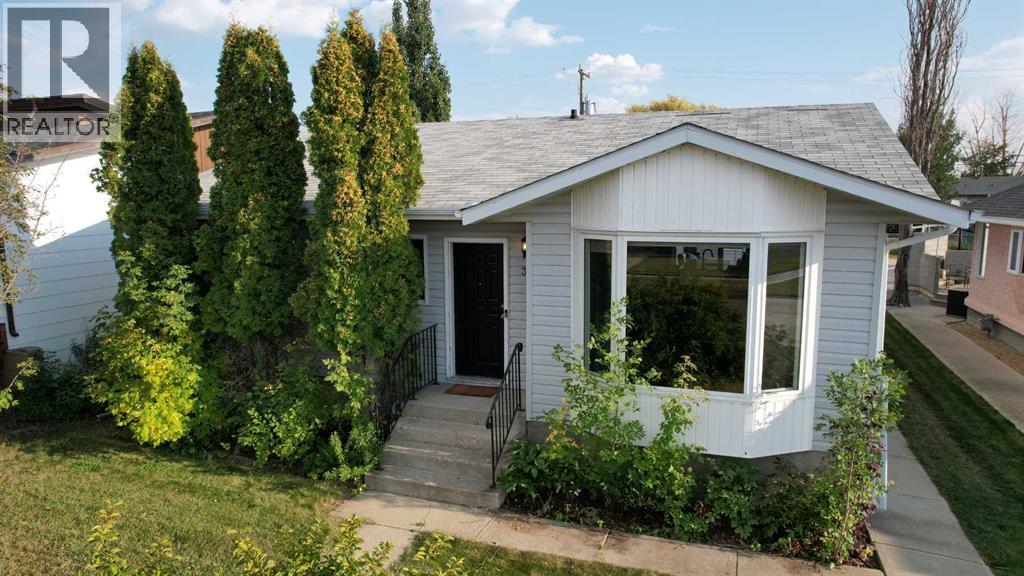 313 3 Avenue W, Hanna, Alberta  T0J 1P0 - Photo 1 - A2256645