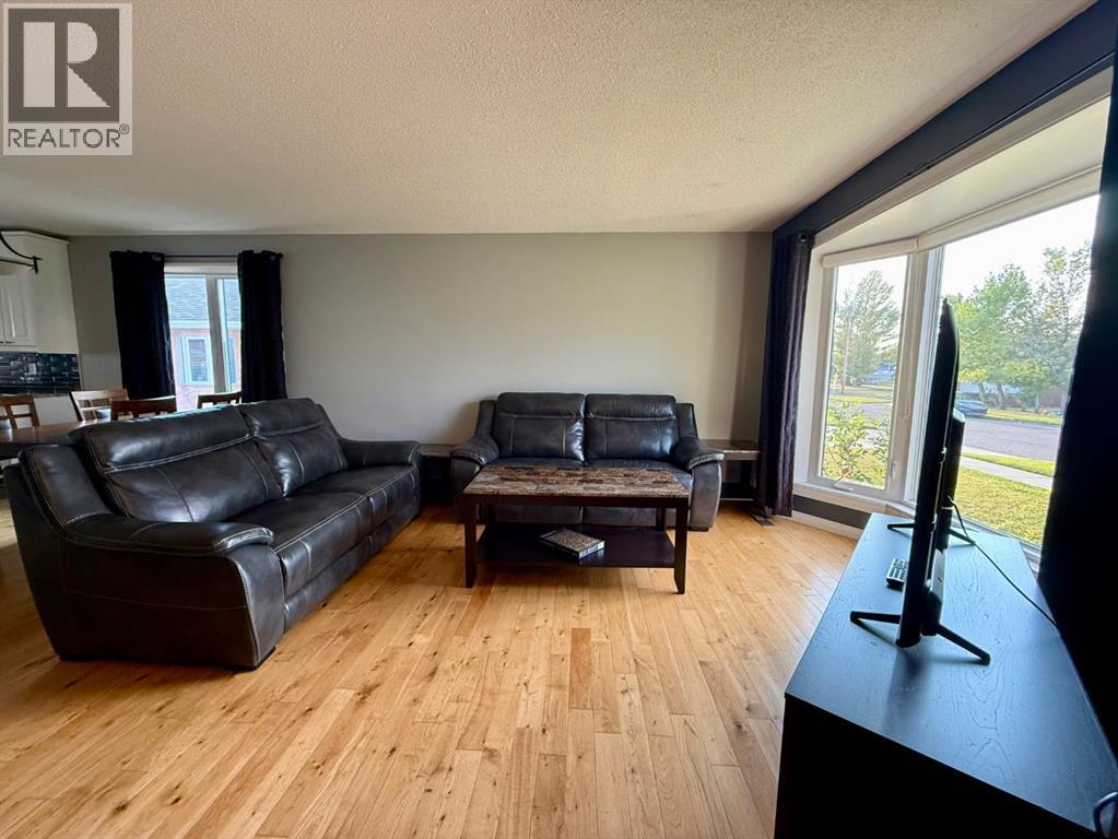 313 3 Avenue W, Hanna, Alberta  T0J 1P0 - Photo 4 - A2256645