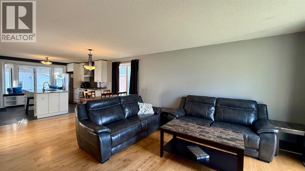 313 3 Avenue W, Hanna, Alberta  T0J 1P0 - Photo 5 - A2256645