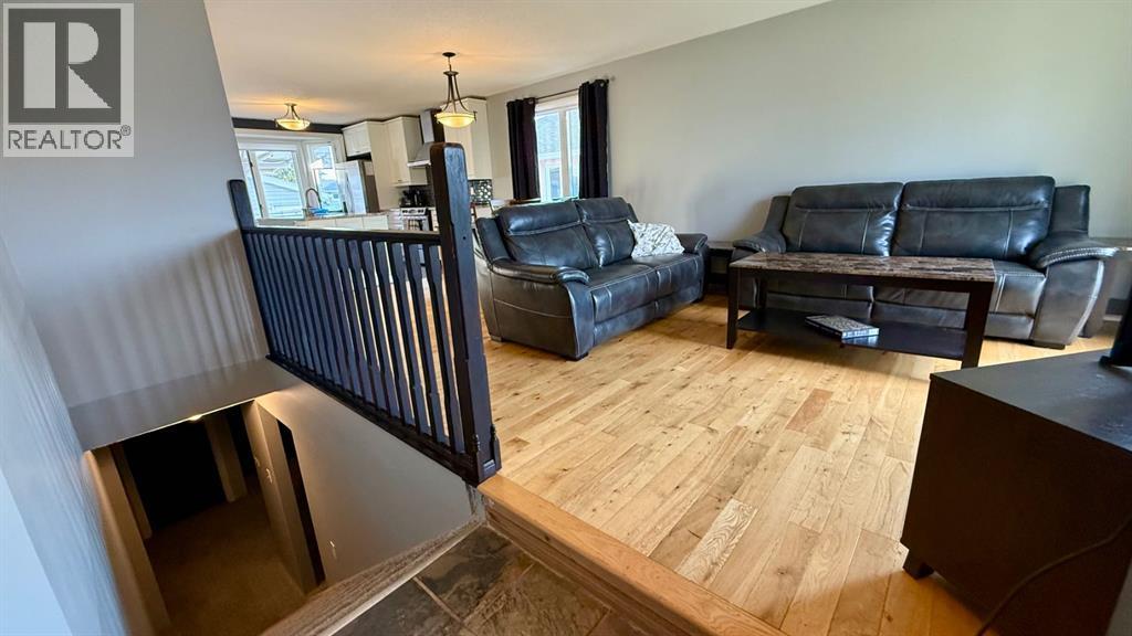 313 3 Avenue W, Hanna, Alberta  T0J 1P0 - Photo 3 - A2256645