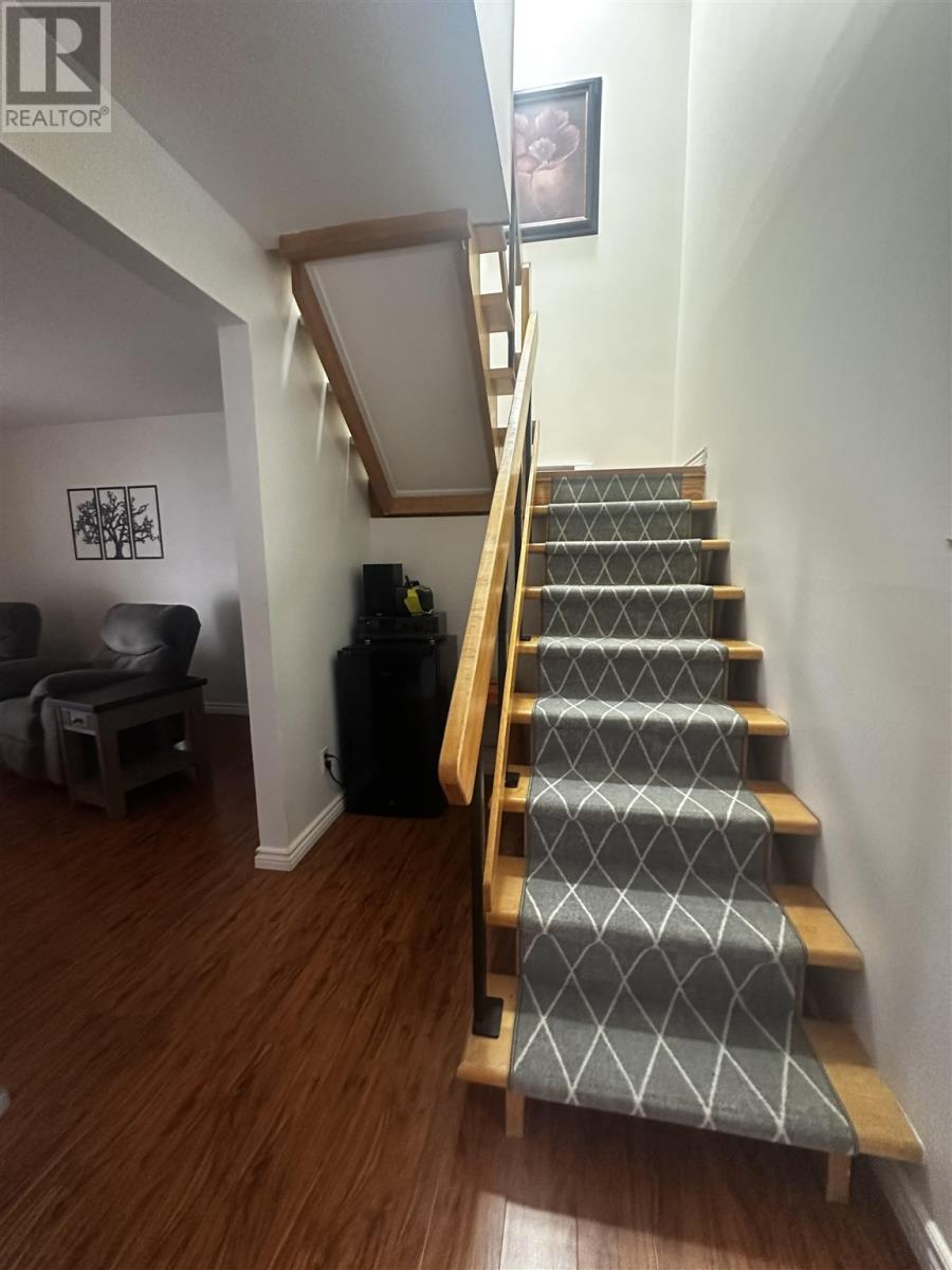 18 Capital Pl, Elliot Lake, Ontario  P5A 2P8 - Photo 2 - SM260087