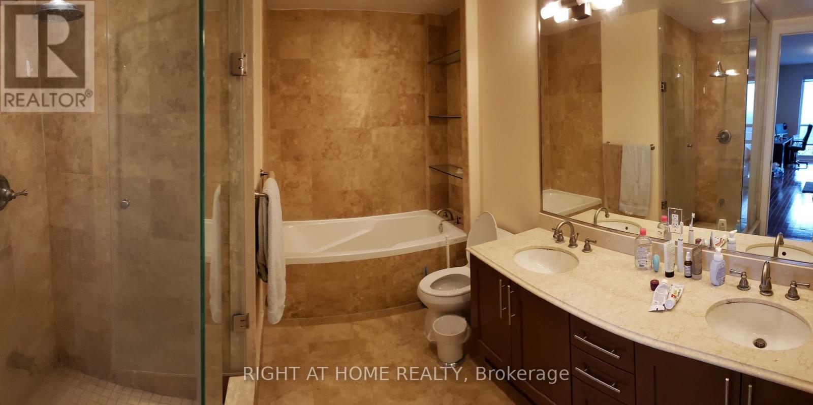 4203 - 761 Bay Street, Toronto, Ontario  M5G 2R2 - Photo 5 - C12688432