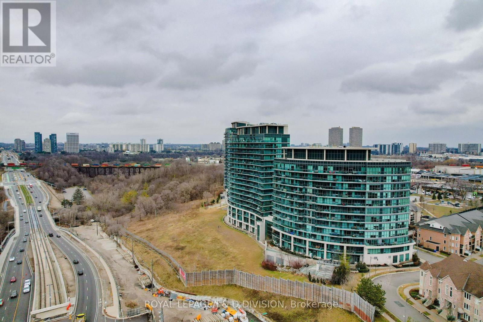 824 - 35 Brian Peck Crescent, Toronto, Ontario  M4G 0A5 - Photo 35 - C12688454