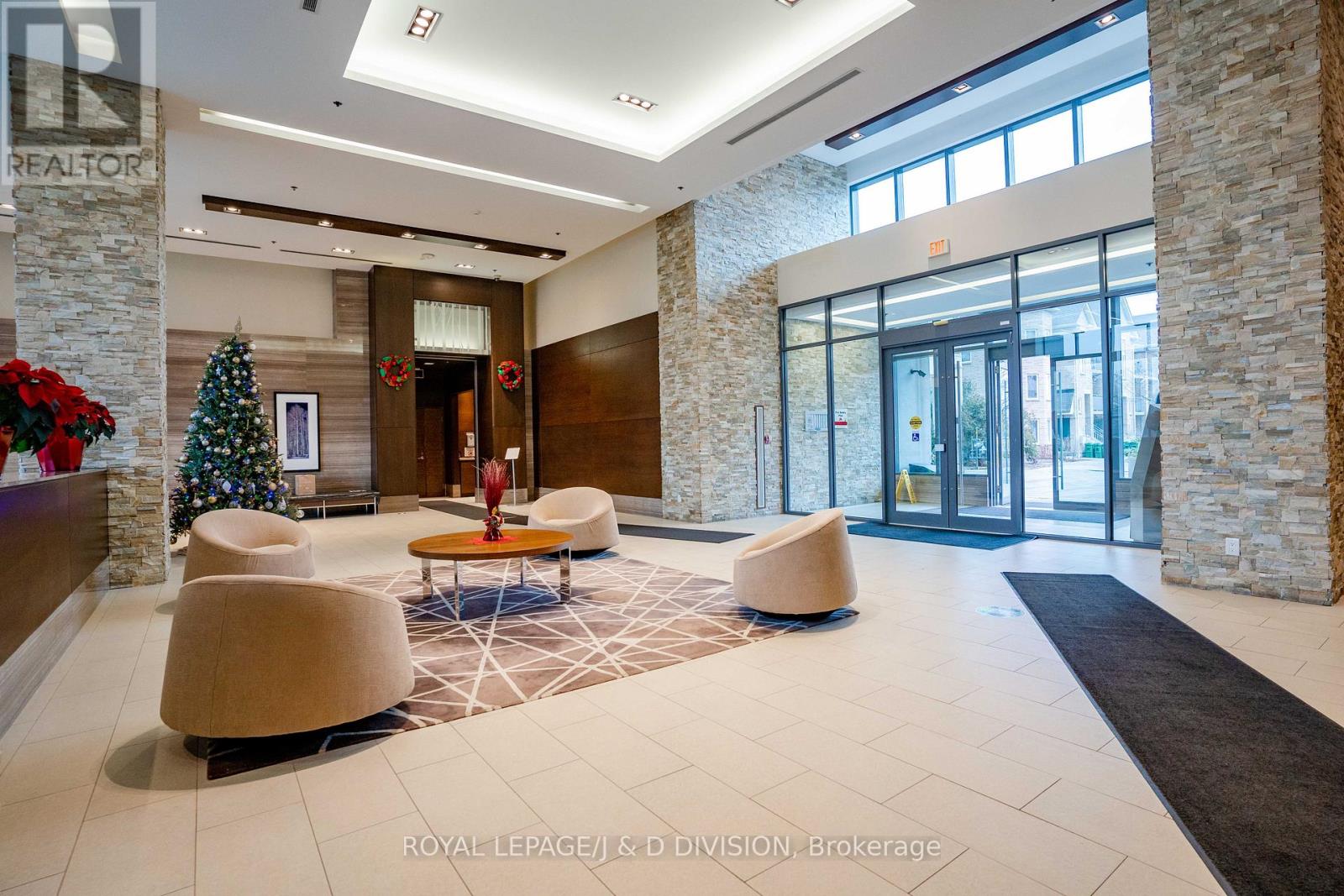 824 - 35 Brian Peck Crescent, Toronto, Ontario  M4G 0A5 - Photo 5 - C12688454