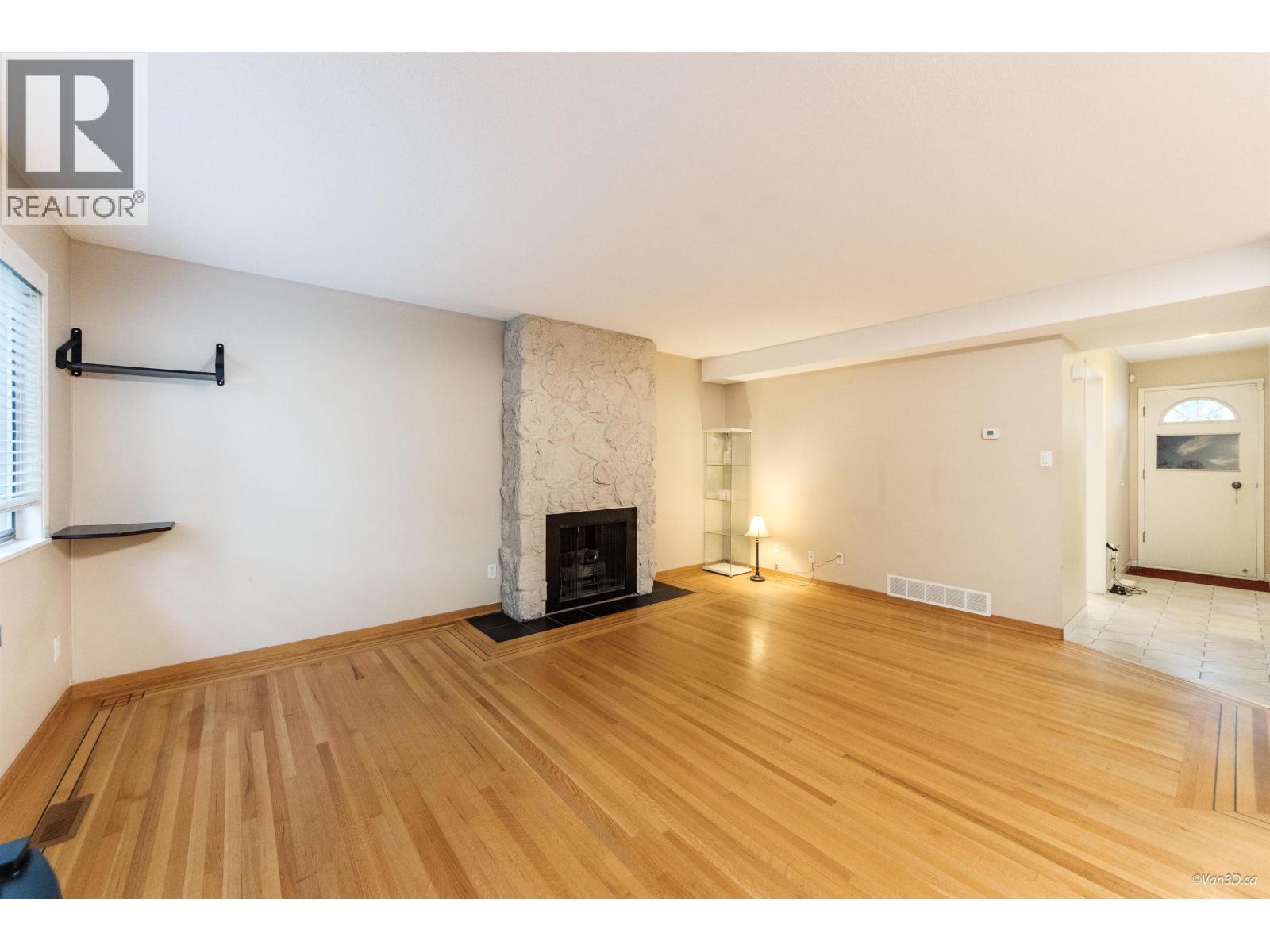 7305 Coronado Drive, Burnaby, British Columbia  V5A 1P9 - Photo 4 - R3071524