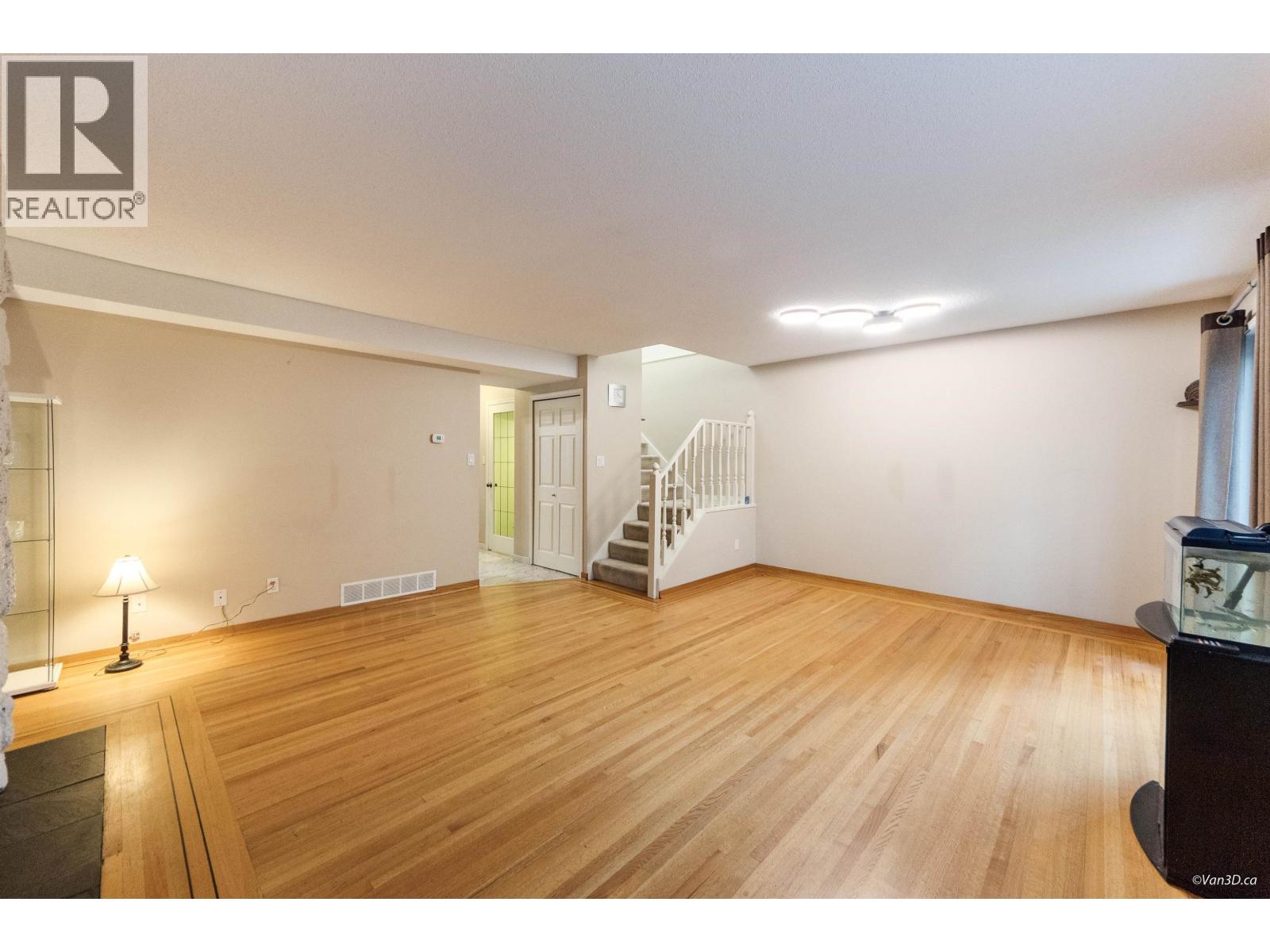 7305 Coronado Drive, Burnaby, British Columbia  V5A 1P9 - Photo 5 - R3071524