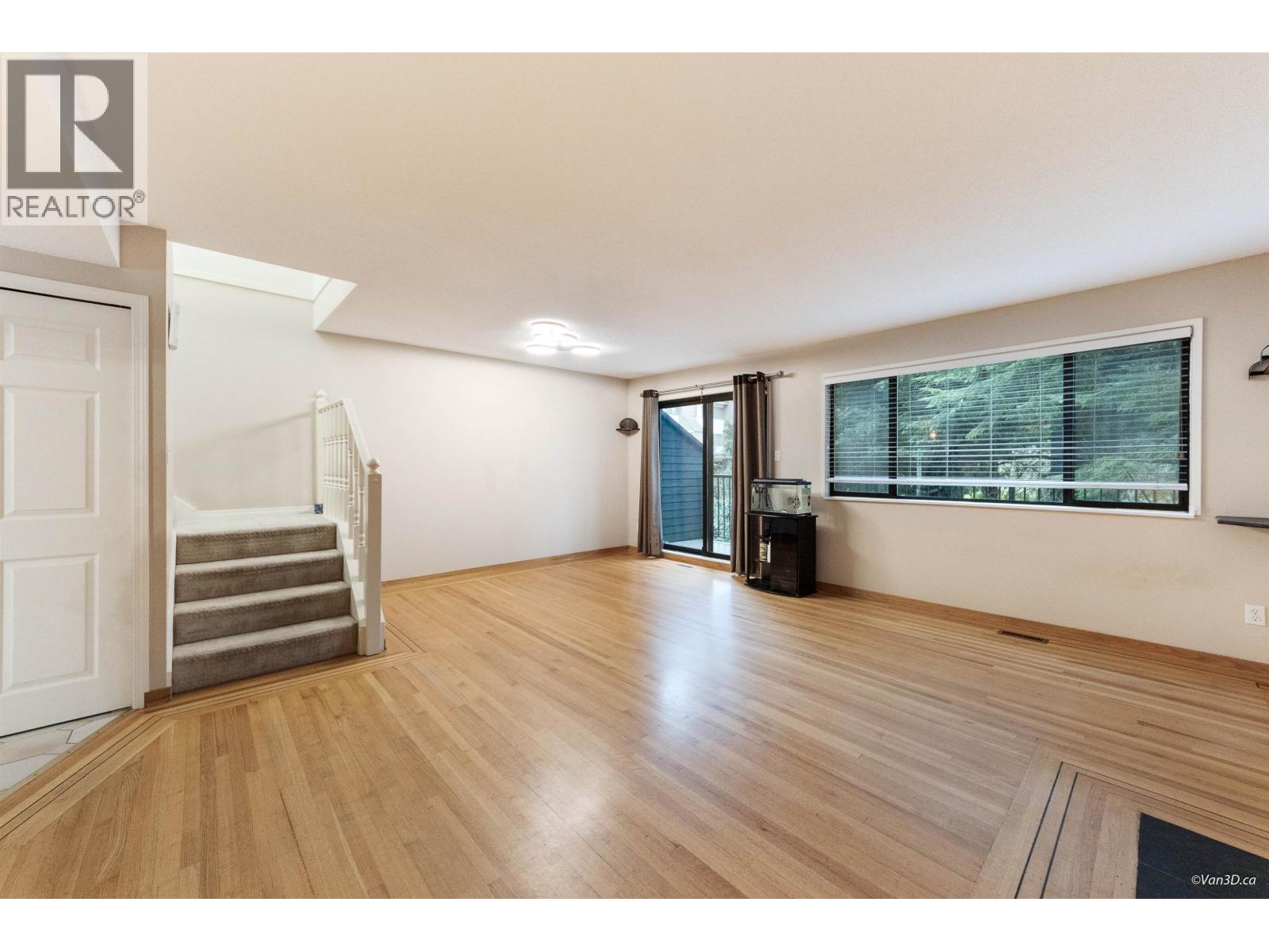 7305 Coronado Drive, Burnaby, British Columbia  V5A 1P9 - Photo 3 - R3071524