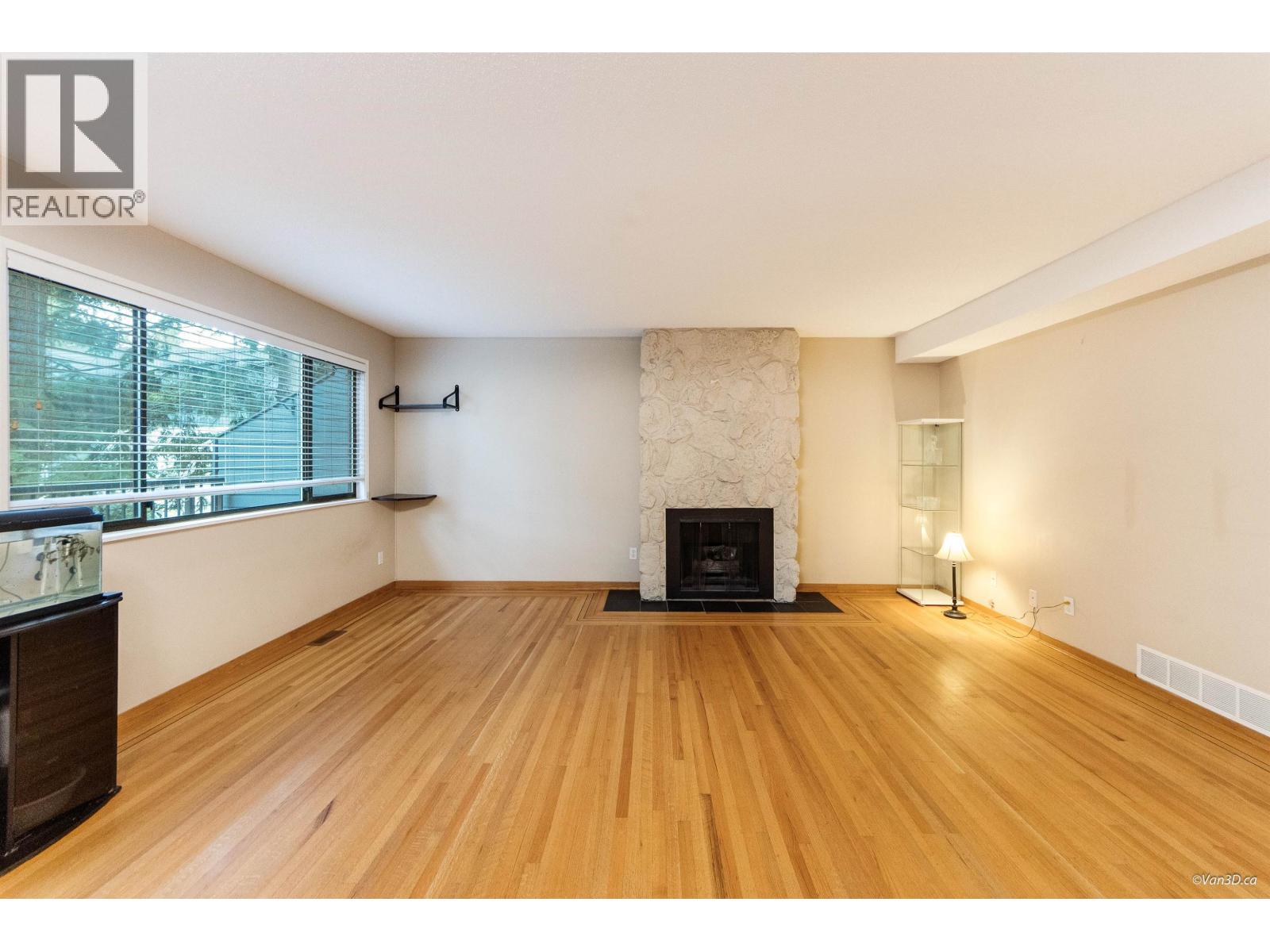 7305 Coronado Drive, Burnaby, British Columbia  V5A 1P9 - Photo 6 - R3071524