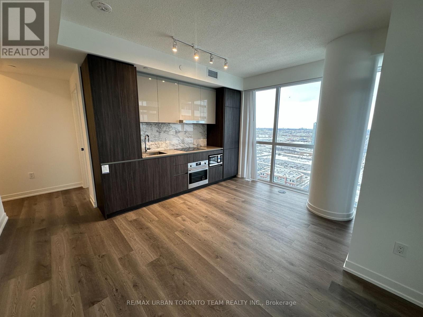 3809 - 8 Interchange Way, Vaughan, Ontario  L4K 5Z7 - Photo 1 - N12688374