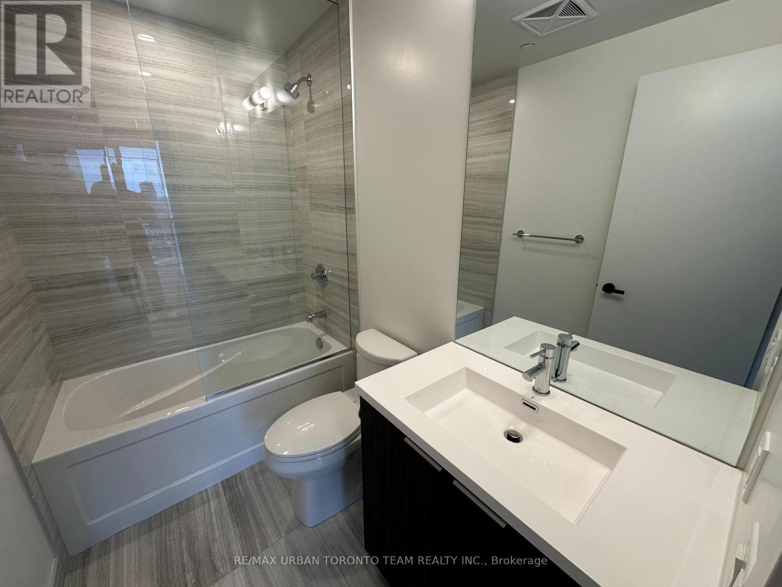 3809 - 8 Interchange Way, Vaughan, Ontario  L4K 5Z7 - Photo 10 - N12688374