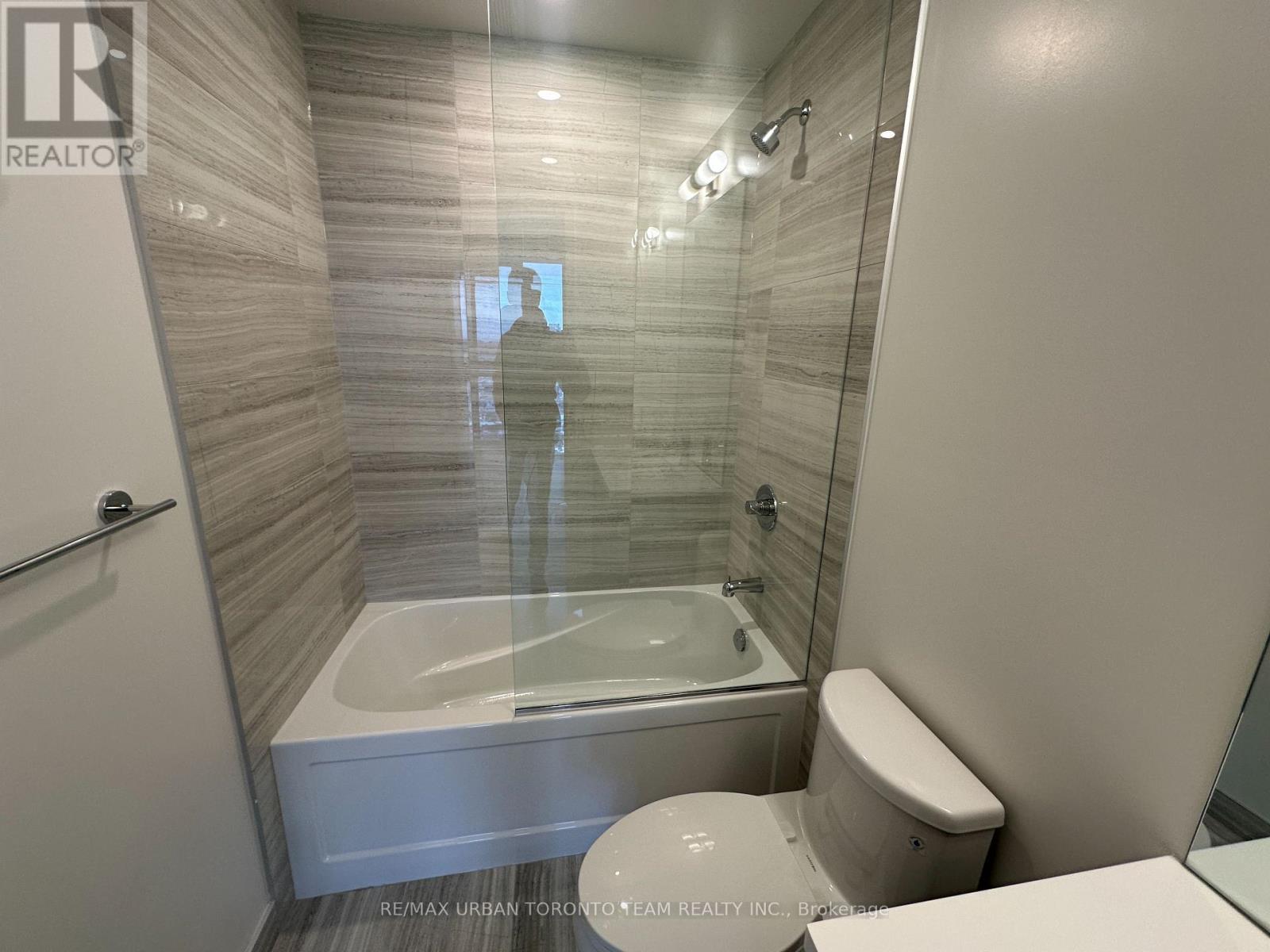 3809 - 8 Interchange Way, Vaughan, Ontario  L4K 5Z7 - Photo 11 - N12688374